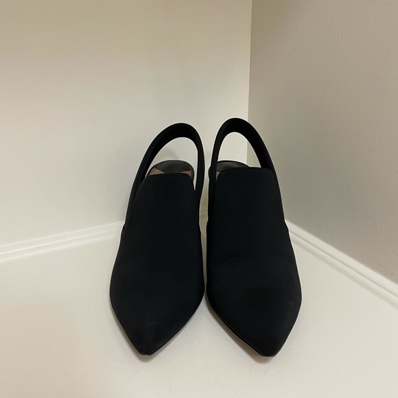 Donald Pliner Size 8 1/5 Black Heel - Picture 2 of 5